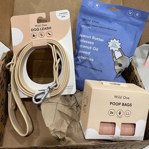 WildOne Leash, Poop Bags, Dog Treats. Brand New with Tags in Box Dog Leash
